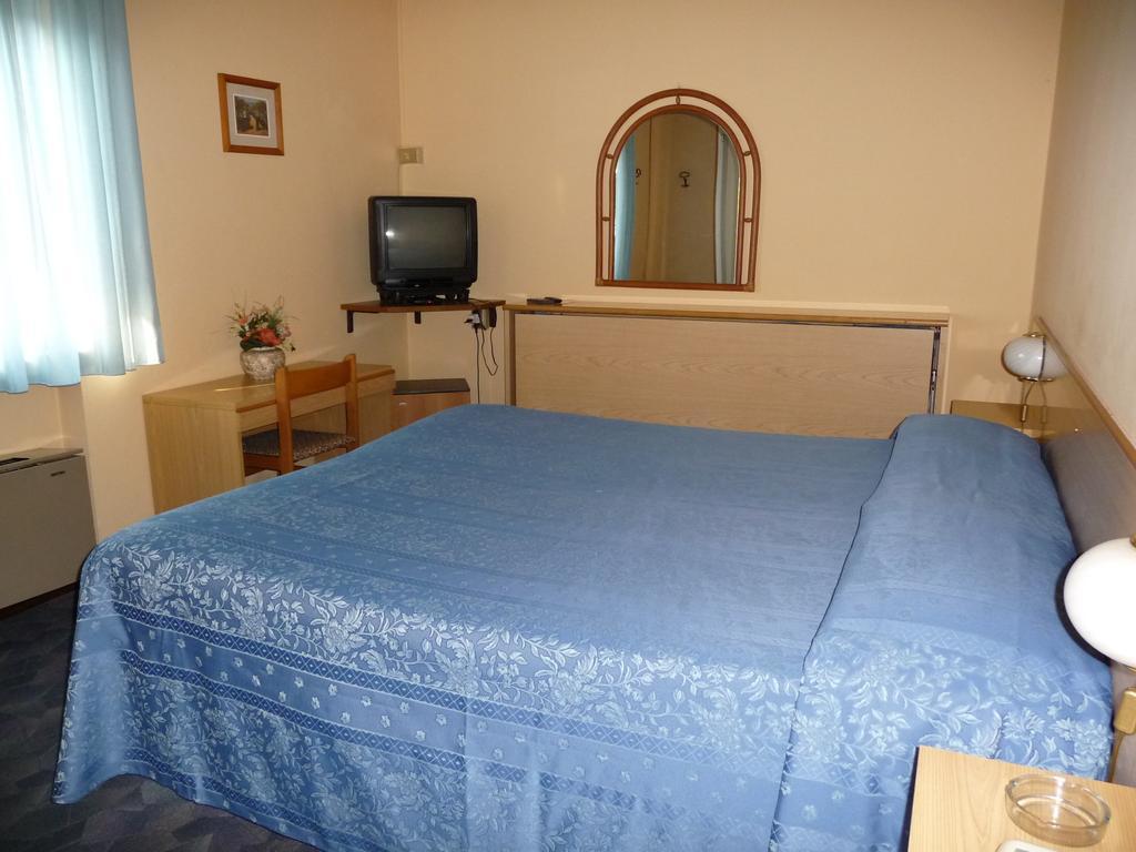 Hotel Astoria Альтопашіо Номер фото
